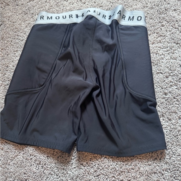 Under armour gym workout bike shorts softball spandex compression sz M padded - Picture 2 of 3